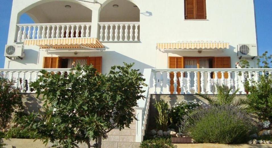 Apartment In Kustici With Balcony, Wifi, Washing Machine Экстерьер фото